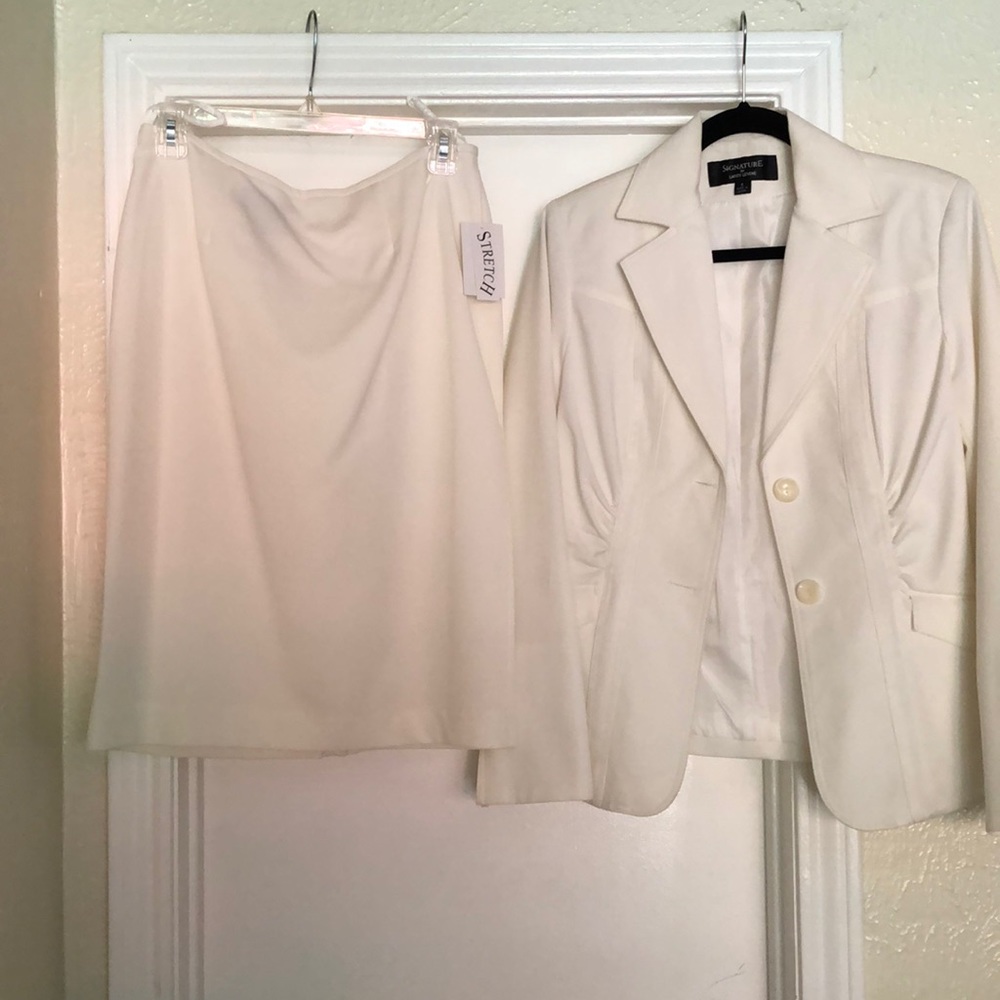Signature by Larry Levine Women’s skirt and blazer